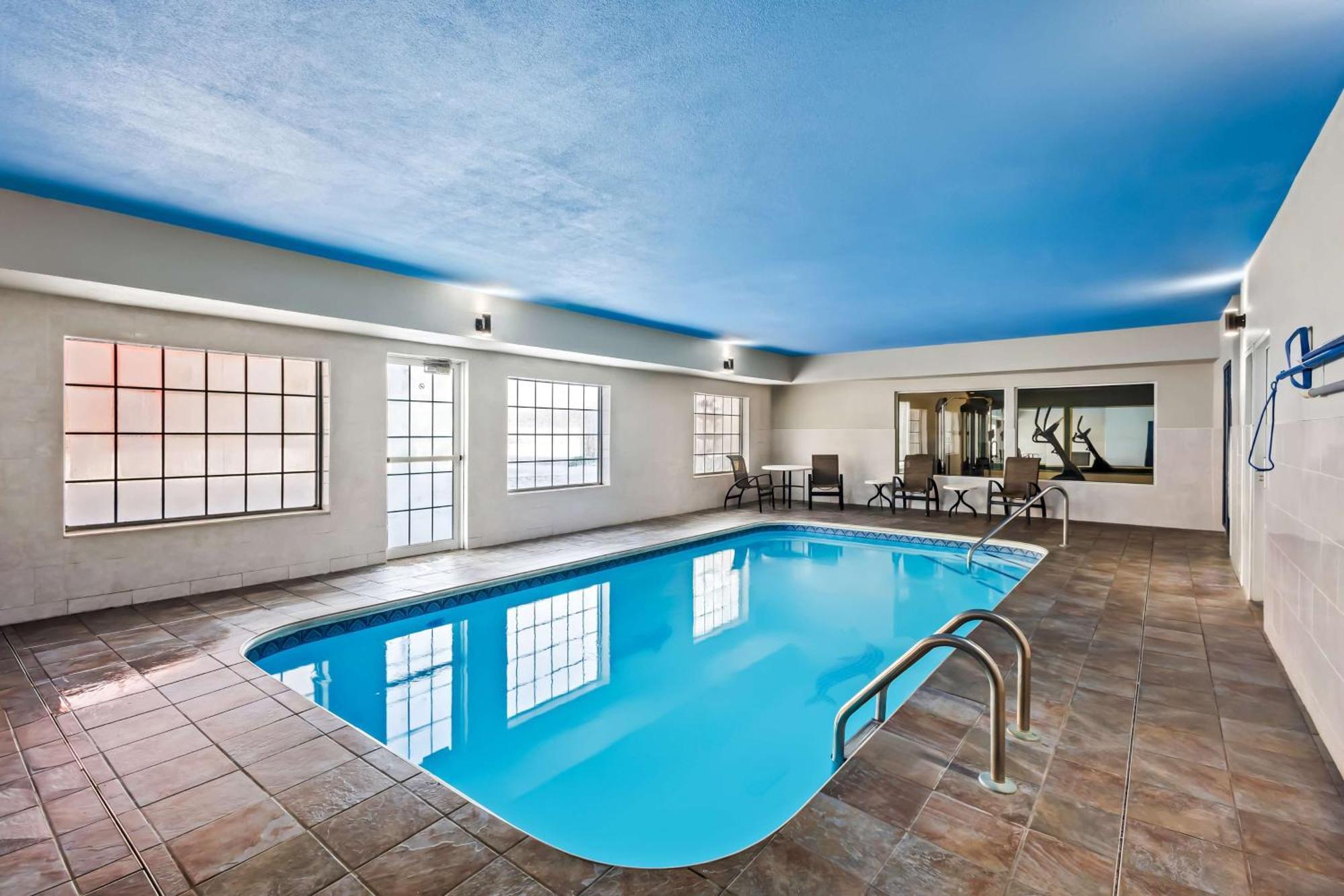 Best Western Fort Wayne Inn & Suites North Exterior photo